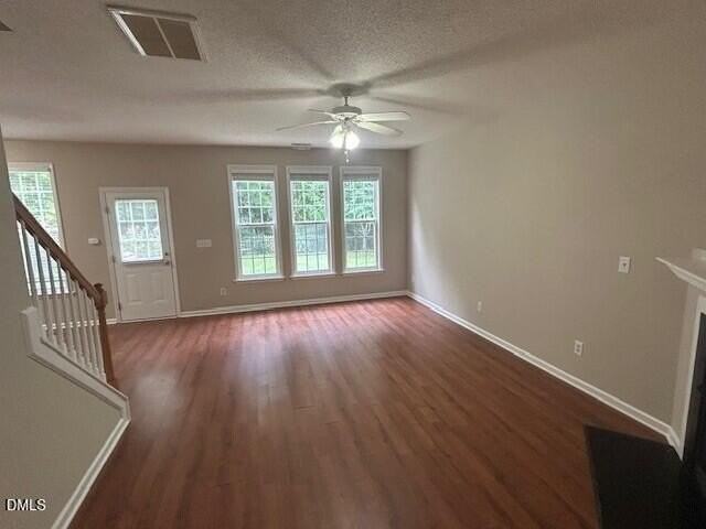 220 Stansbury Ln - Photo 2 of 18