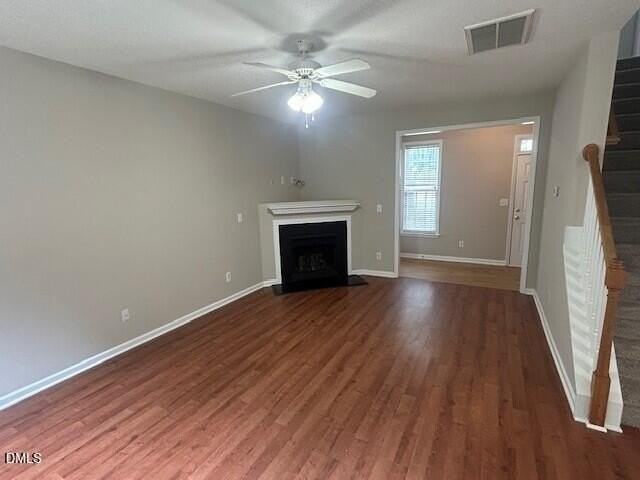 220 Stansbury Ln - Photo 3 of 18