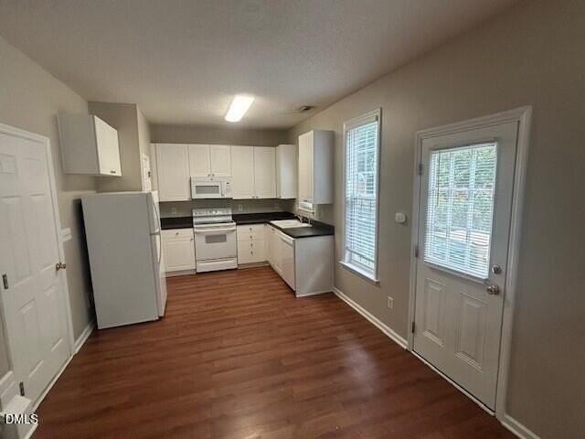220 Stansbury Ln - Photo 4 of 18