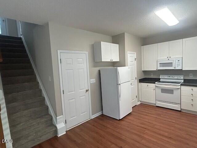 220 Stansbury Ln - Photo 5 of 18