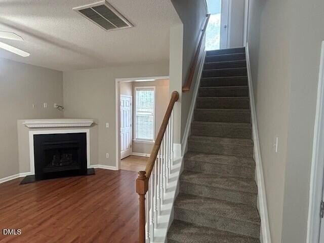 220 Stansbury Ln - Photo 7 of 18