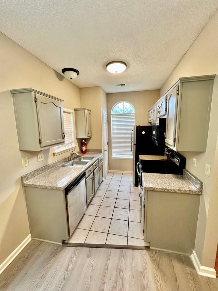 6766 Whitten Pine Dr - Photo 2 of 8