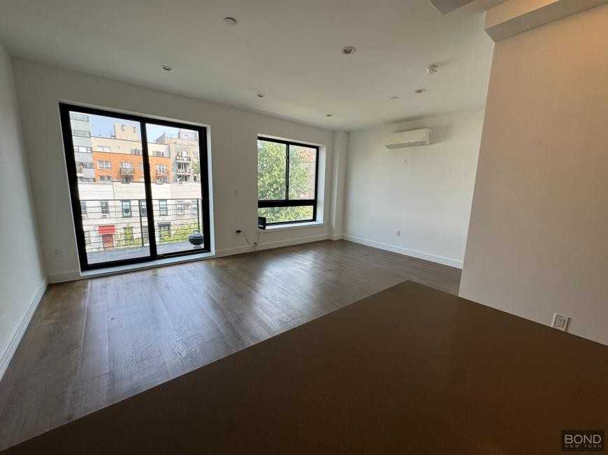 56 Vernon Ave - Photo 4 of 10