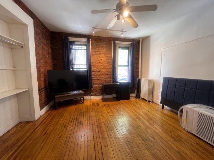 414 W 121st St - Photo 2 of 10