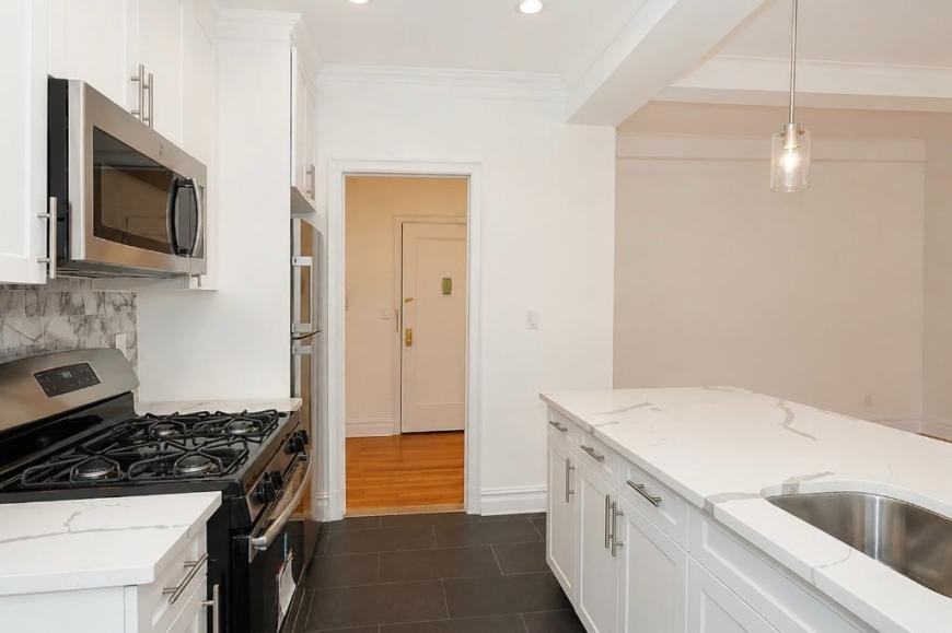 27 W 96th St - Photo 4 of 10