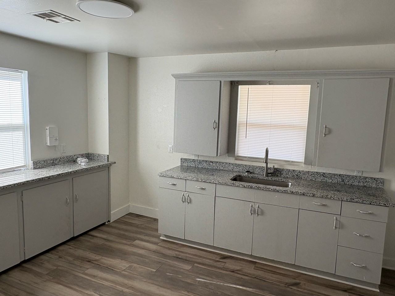 728 W Kansas Ave #1 - Photo 2 of 6
