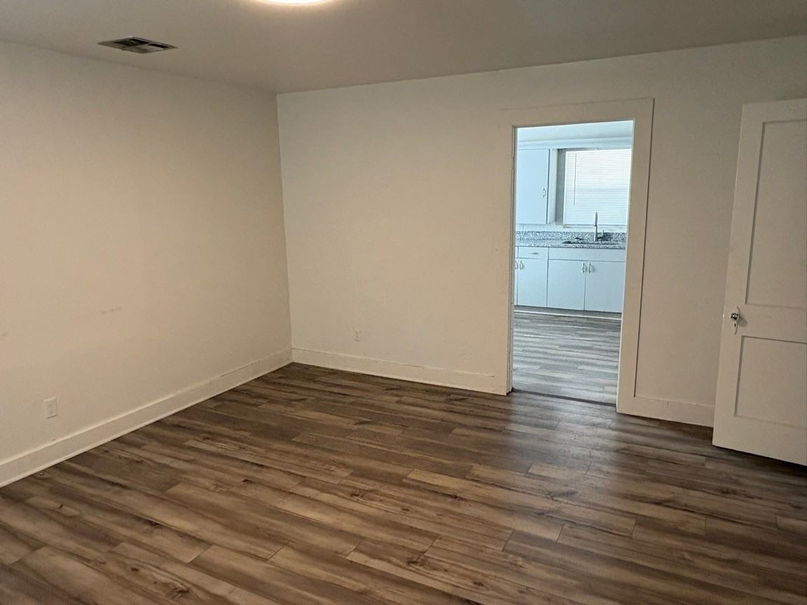 728 W Kansas Ave #1 - Photo 4 of 6