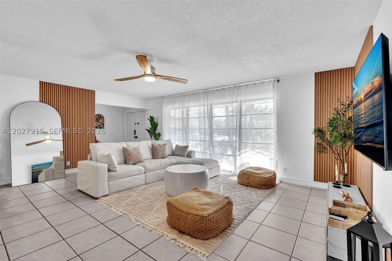 8101 W Lake Dr - Photo 4 of 50