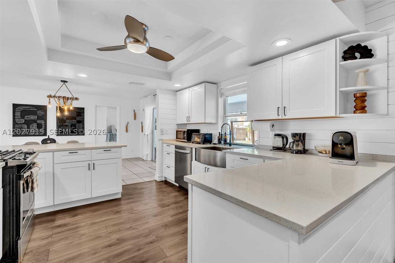 8101 W Lake Dr - Photo 6 of 50