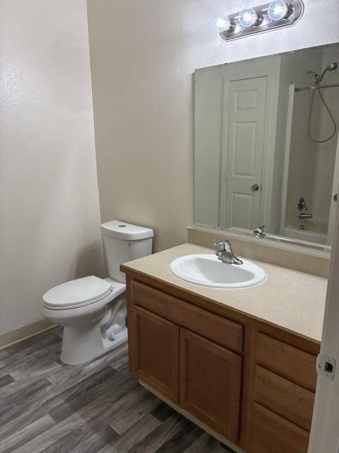 206 E 40th St #103 - Photo 2 of 6