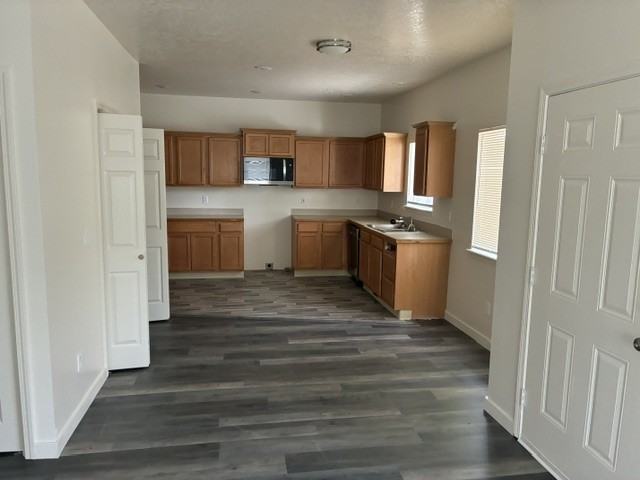 206 E 40th St #103 - Photo 3 of 6