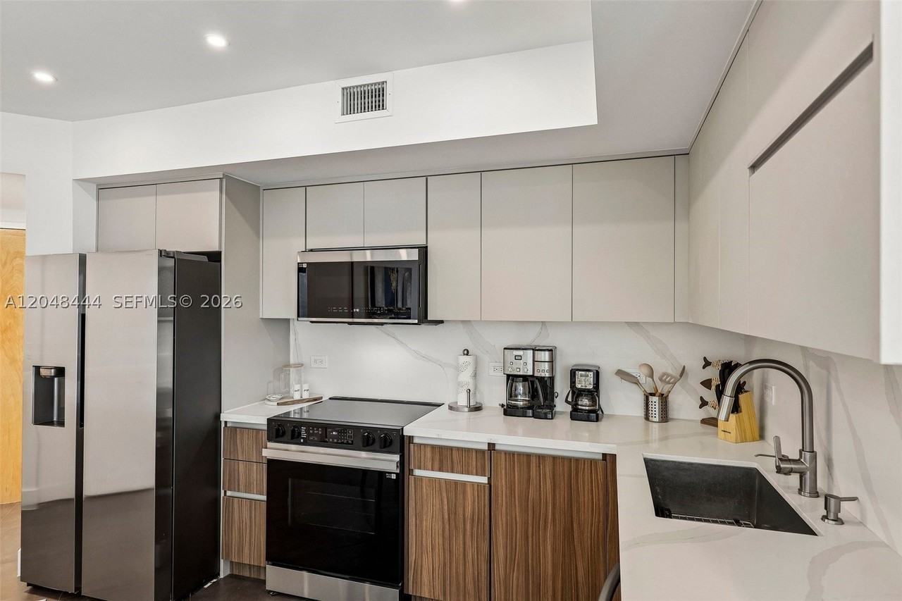 350 S Miami Ave #1902 - Photo 3 of 30