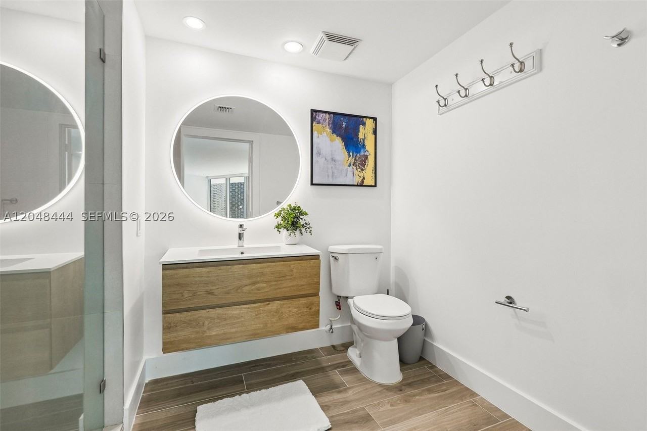 350 S Miami Ave #1902 - Photo 6 of 30