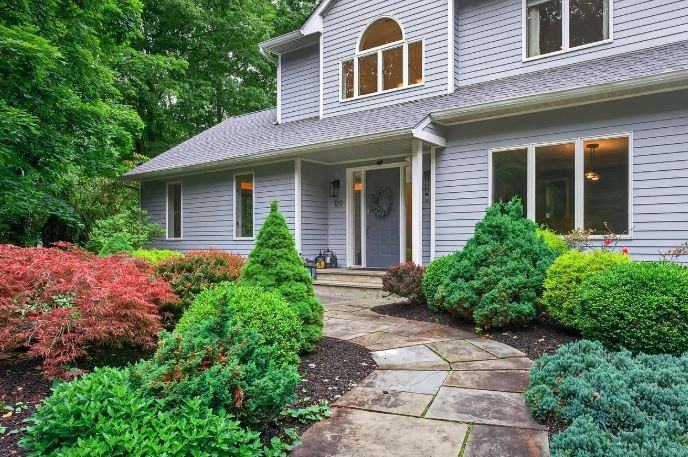 109 Sleight Plass Rd #1 - Photo 3 of 10