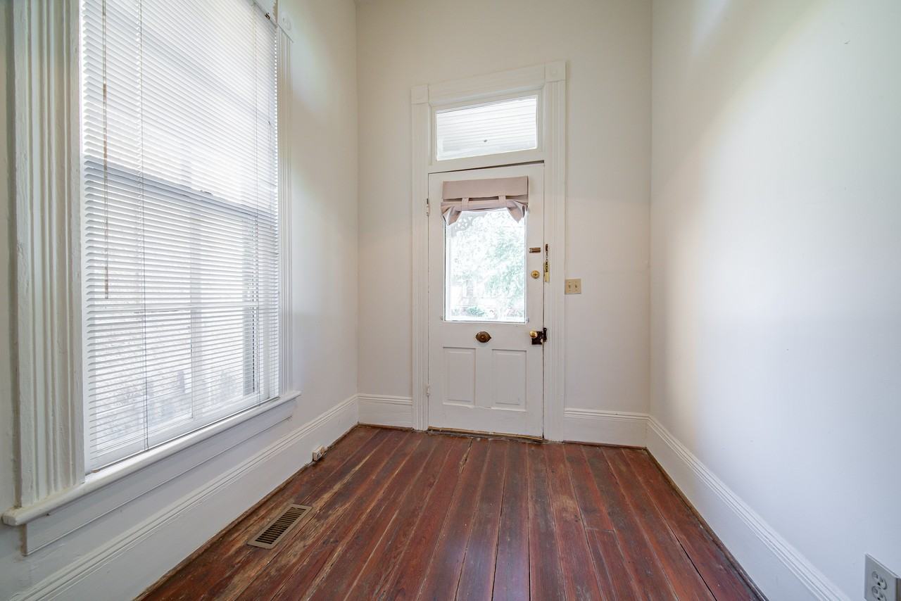 106 7th St #A - Photo 4 of 17