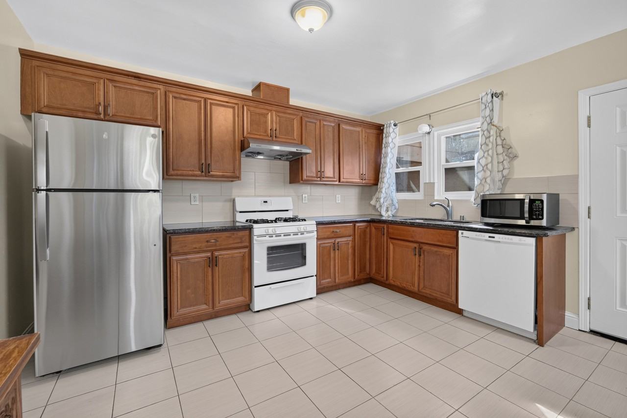 736 Mountain View Ave #1 - Photo 3 of 10