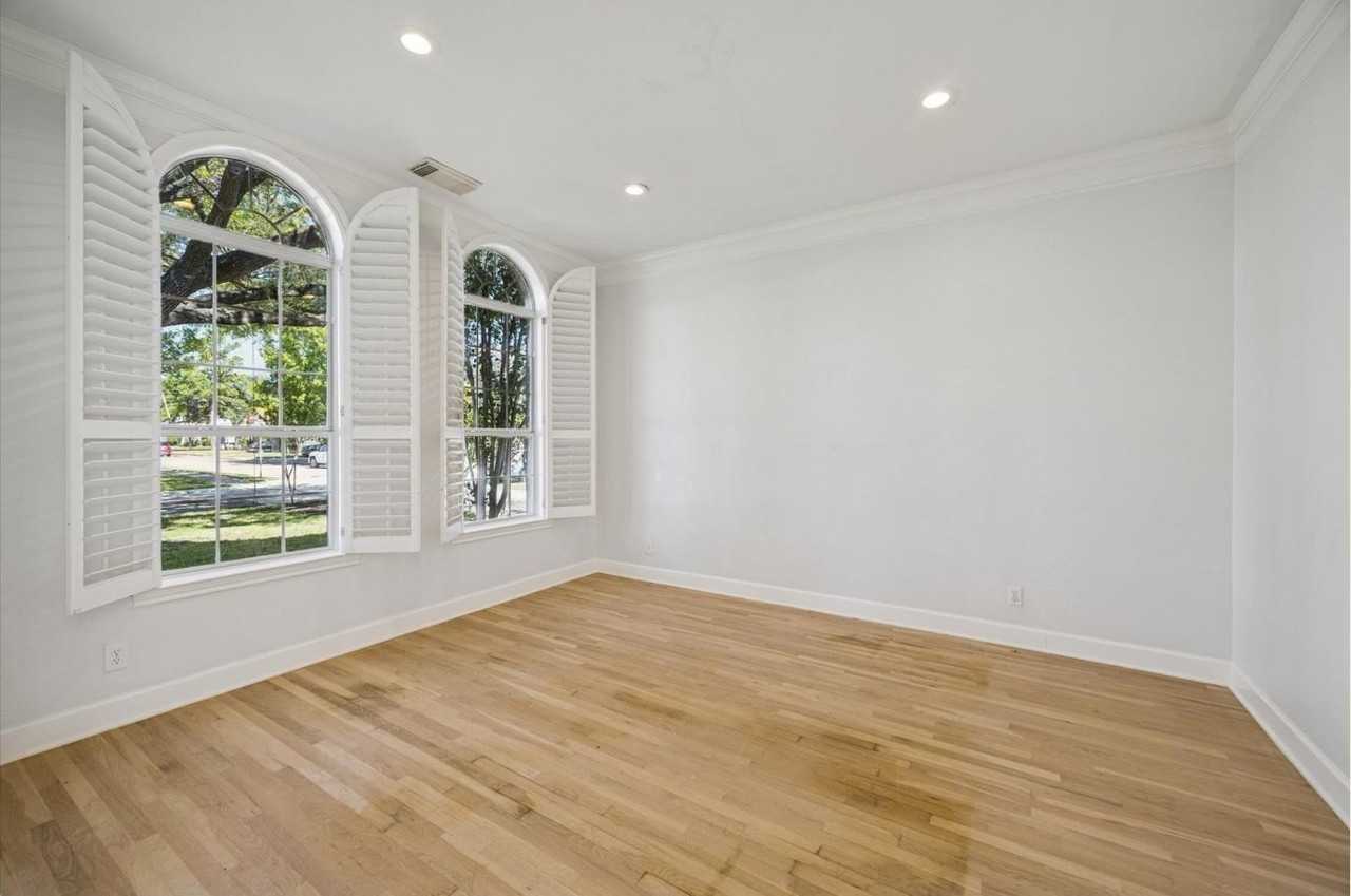 4601 Mimosa Dr - Photo 3 of 37