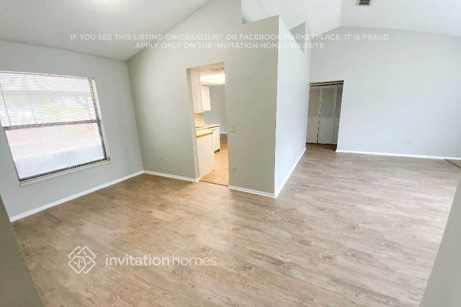 11143 Stoney Point Ln W - Photo 4 of 11