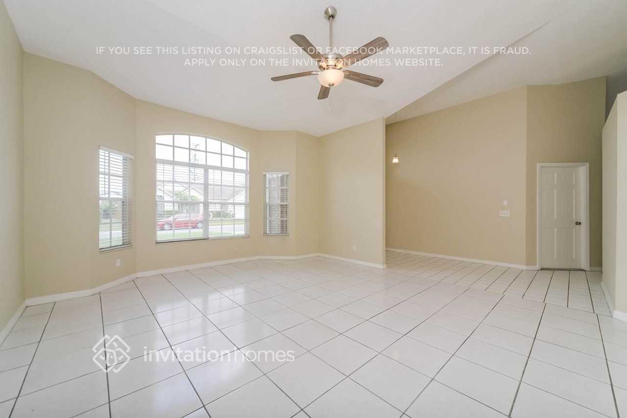 1440 Bradwell Dr - Photo 3 of 17