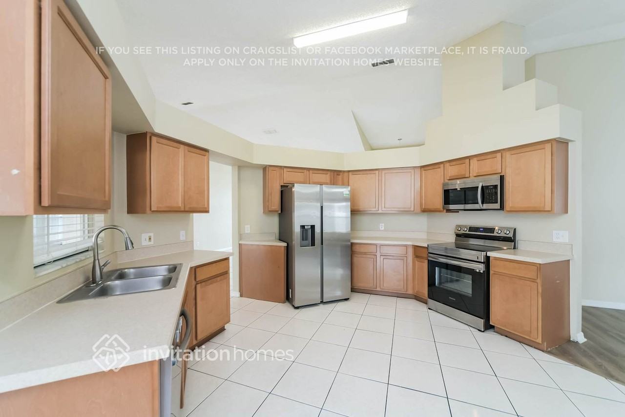 1440 Bradwell Dr - Photo 6 of 17