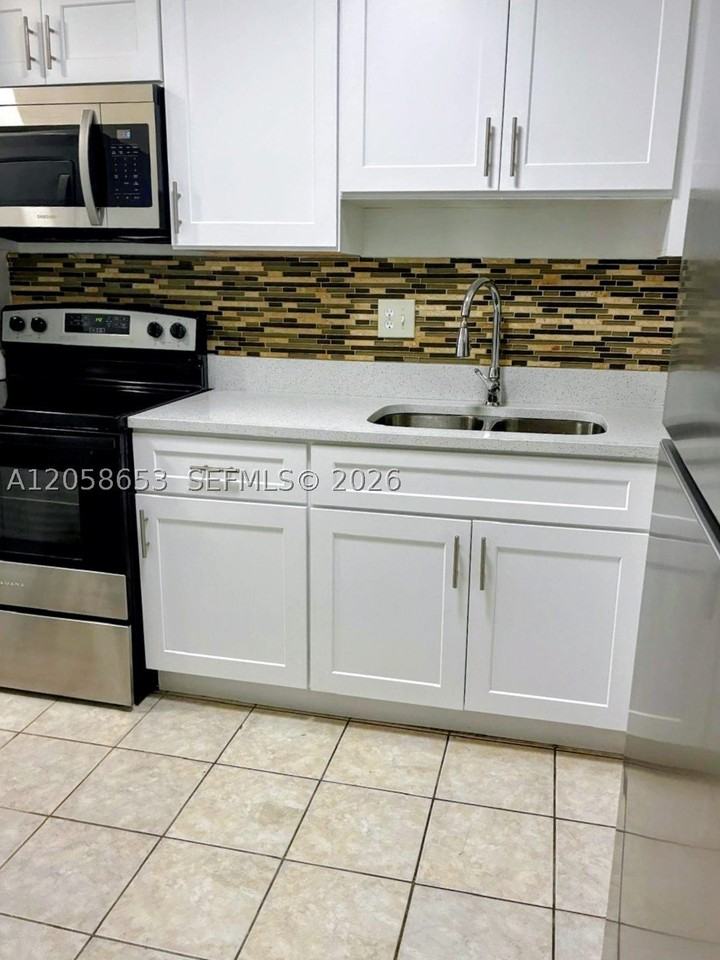 7911 Colony Cir N #202 - Photo 4 of 15