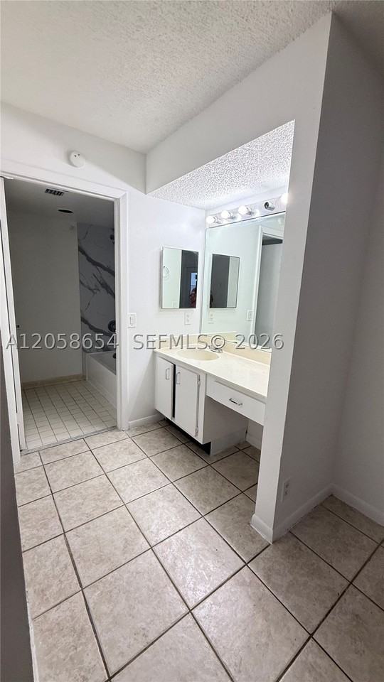 13944 Sw 90th Ter #13944 - Photo 6 of 11
