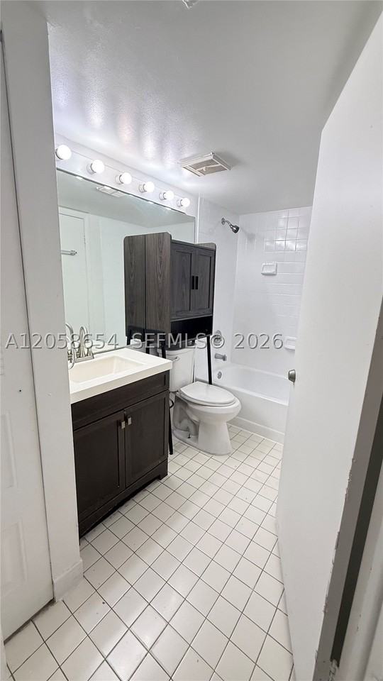 13944 Sw 90th Ter #13944 - Photo 7 of 11