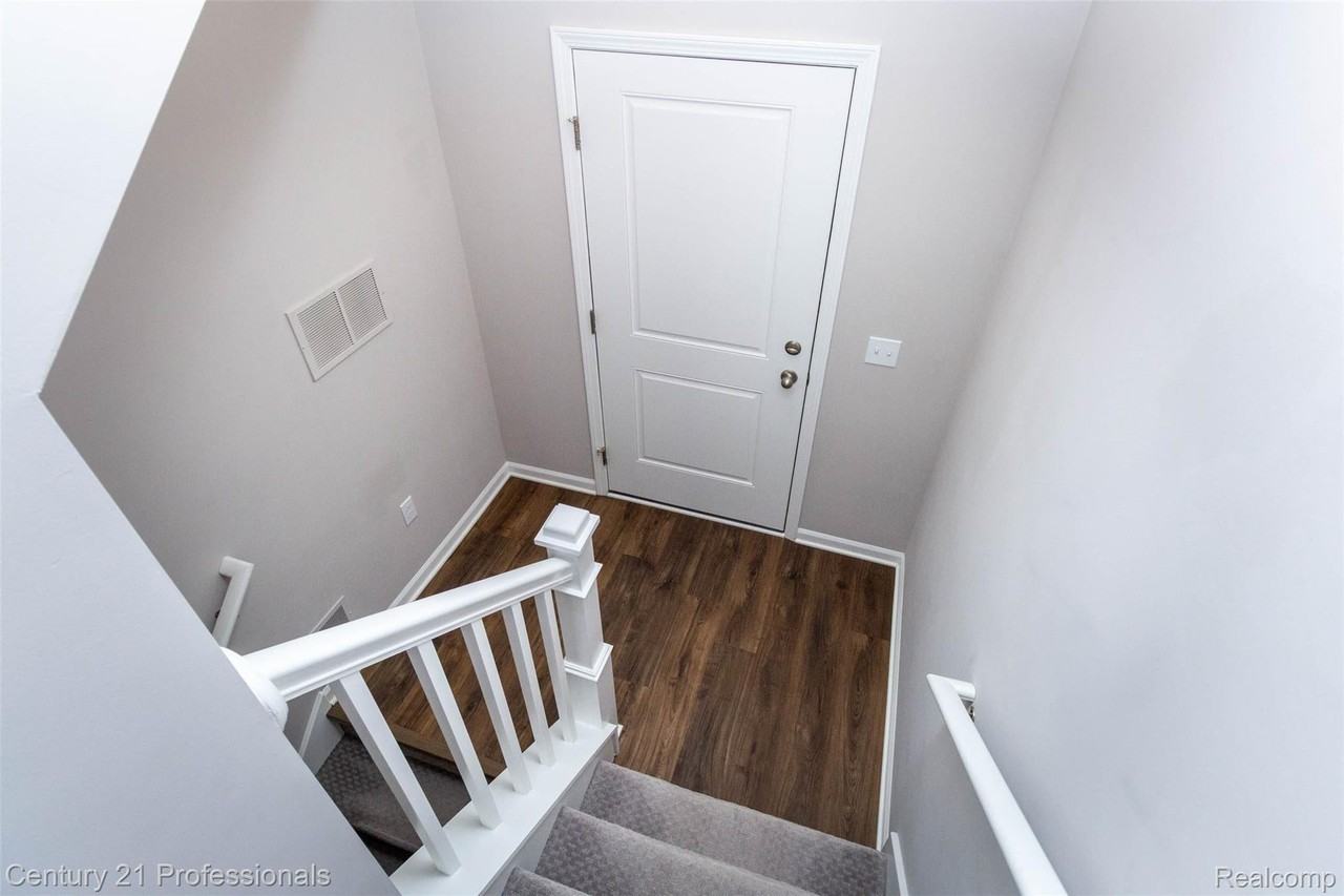 4918 Treeside Ln - Photo 5 of 32