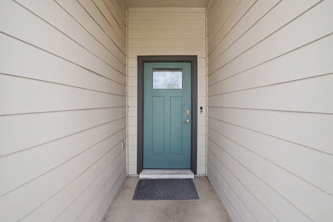 4002 Itzle Island Ct - Photo 4 of 28