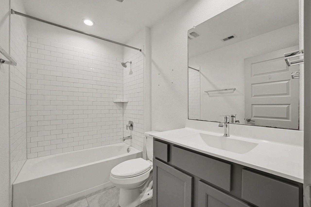 4002 Itzle Island Ct - Photo 7 of 28