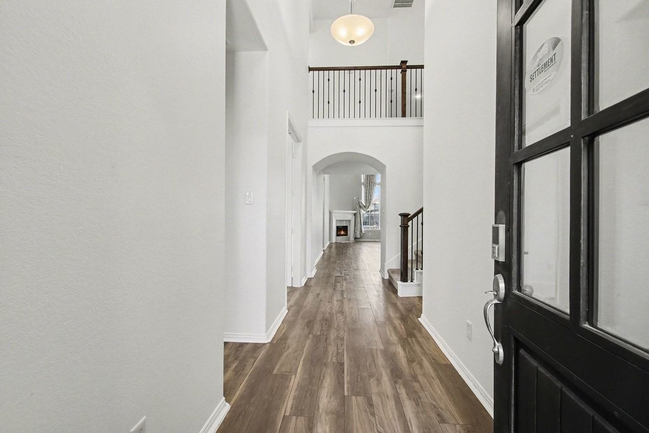 11022 Croftmore Dr - Photo 5 of 37