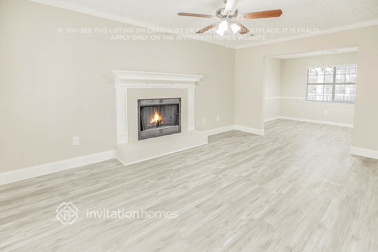 260 Rosewood Dr - Photo 4 of 29