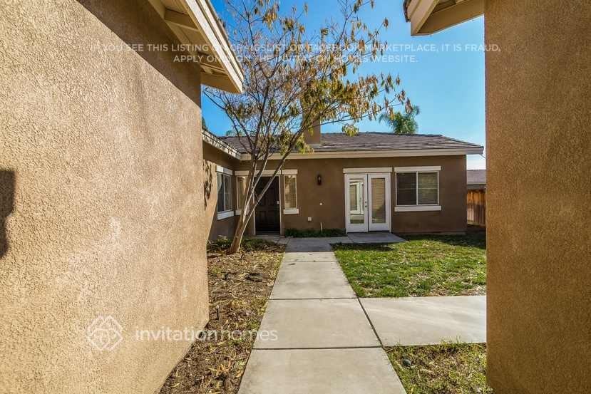 7833 Calle Del Rio St - Photo 5 of 30