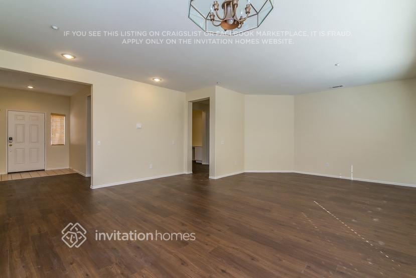 7833 Calle Del Rio St - Photo 7 of 30