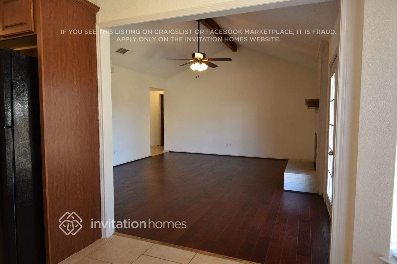 709 W Lynn Creek Dr - Photo 2 of 6