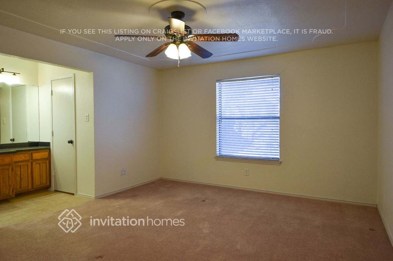 709 W Lynn Creek Dr - Photo 4 of 6