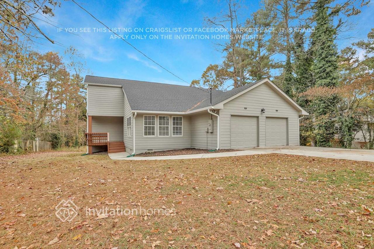 2621 Windridge Dr - Photo 3 of 30