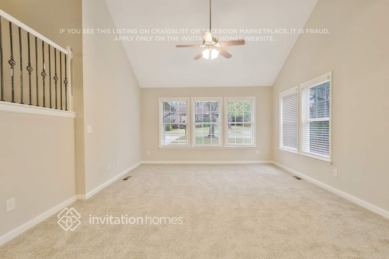 2621 Windridge Dr - Photo 5 of 30