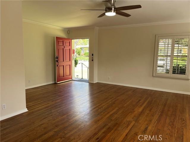 2440 Queensberry Rd - Photo 6 of 41