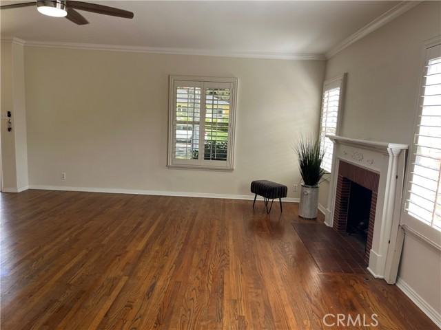 2440 Queensberry Rd - Photo 7 of 41