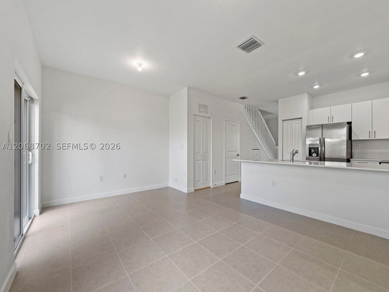 1529 Se 27th Rd #1529 - Photo 3 of 6