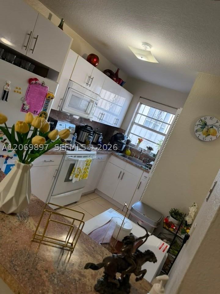 1630 W 46th St #504C - Photo 2 of 11