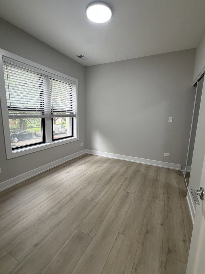 4617 S University Ave #1A - Photo 3 of 8