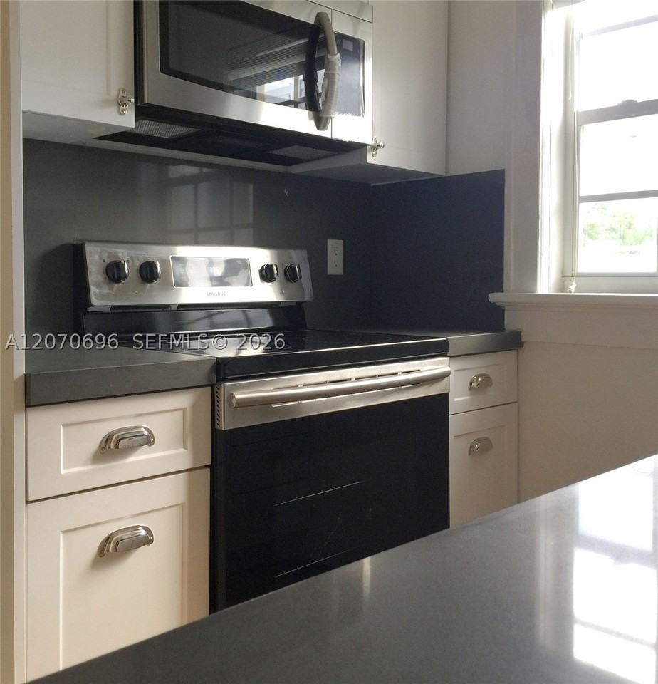 4342 Sheridan Ave #5 - Photo 3 of 34