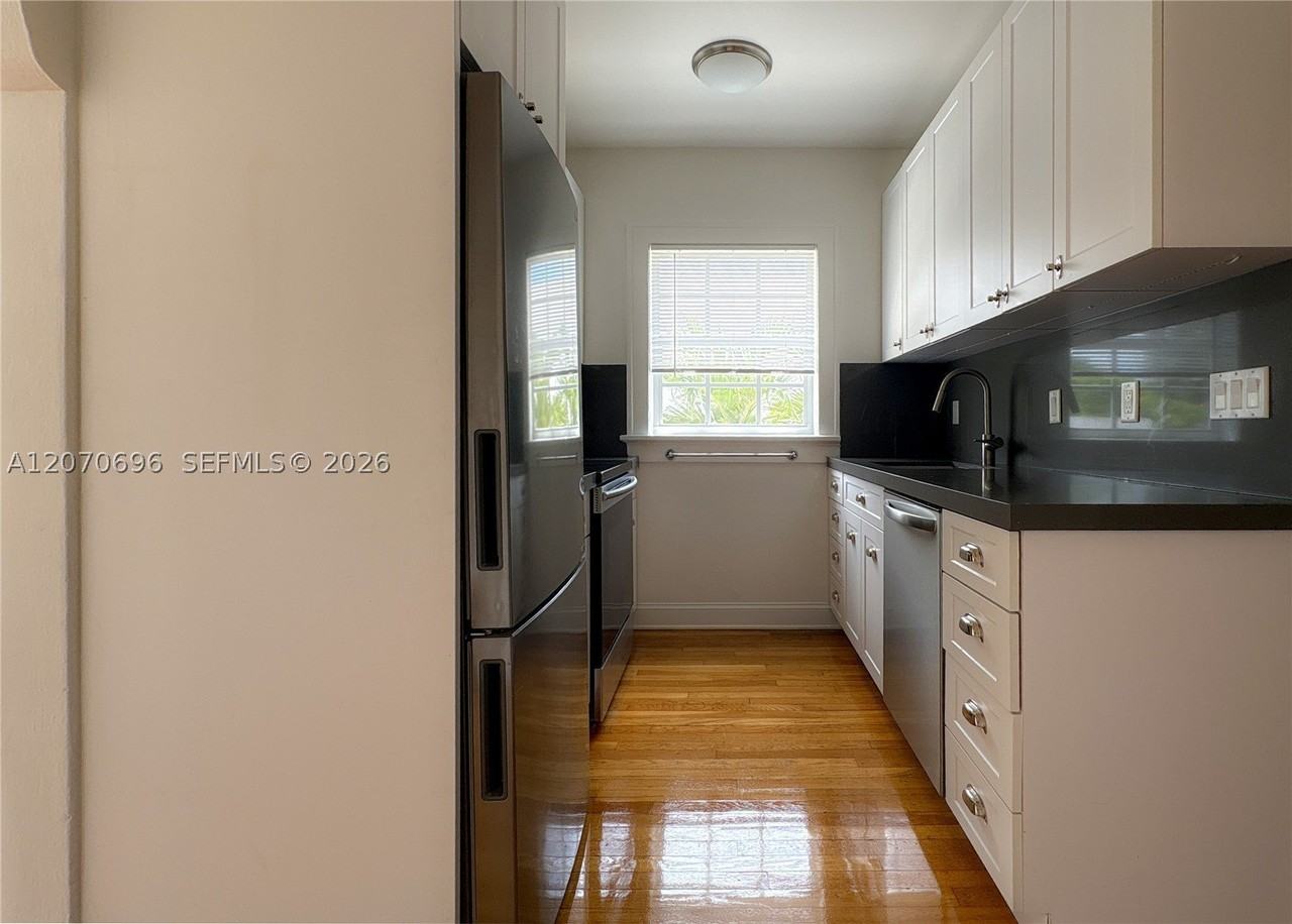 4342 Sheridan Ave #5 - Photo 5 of 34
