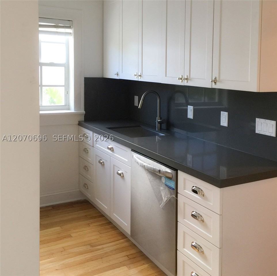 4342 Sheridan Ave #5 - Photo 6 of 34
