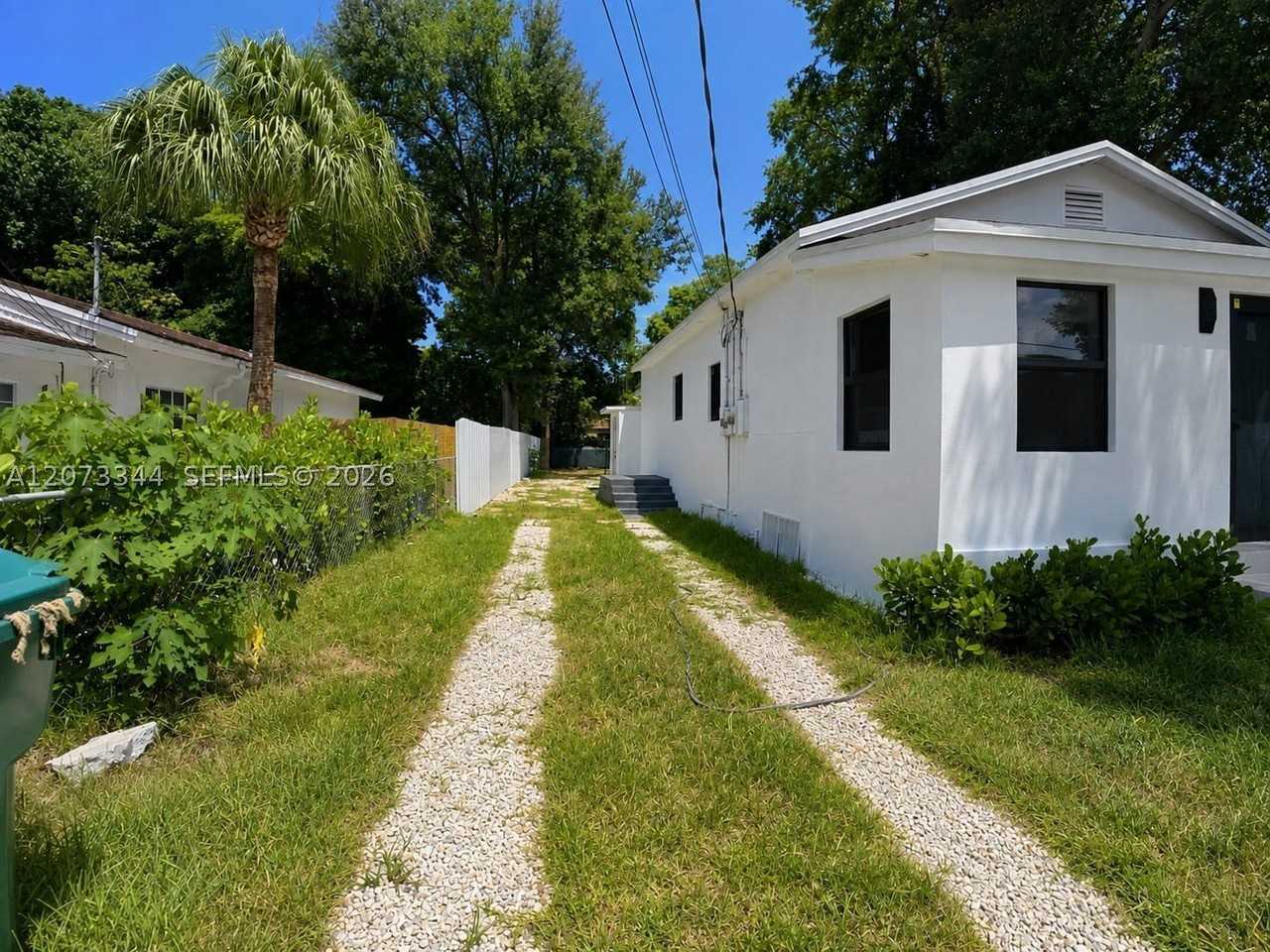 5511 Nw 4th Ave #B - Photo 2 of 12