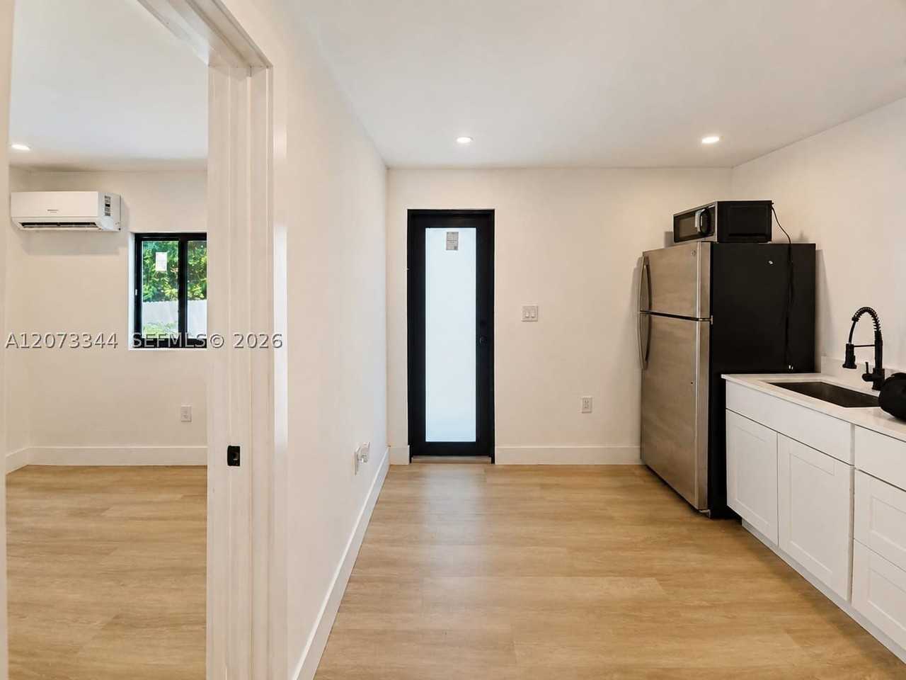 5511 Nw 4th Ave #B - Photo 4 of 12
