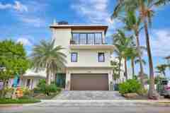 305 Oak St - Photo 1 of 1