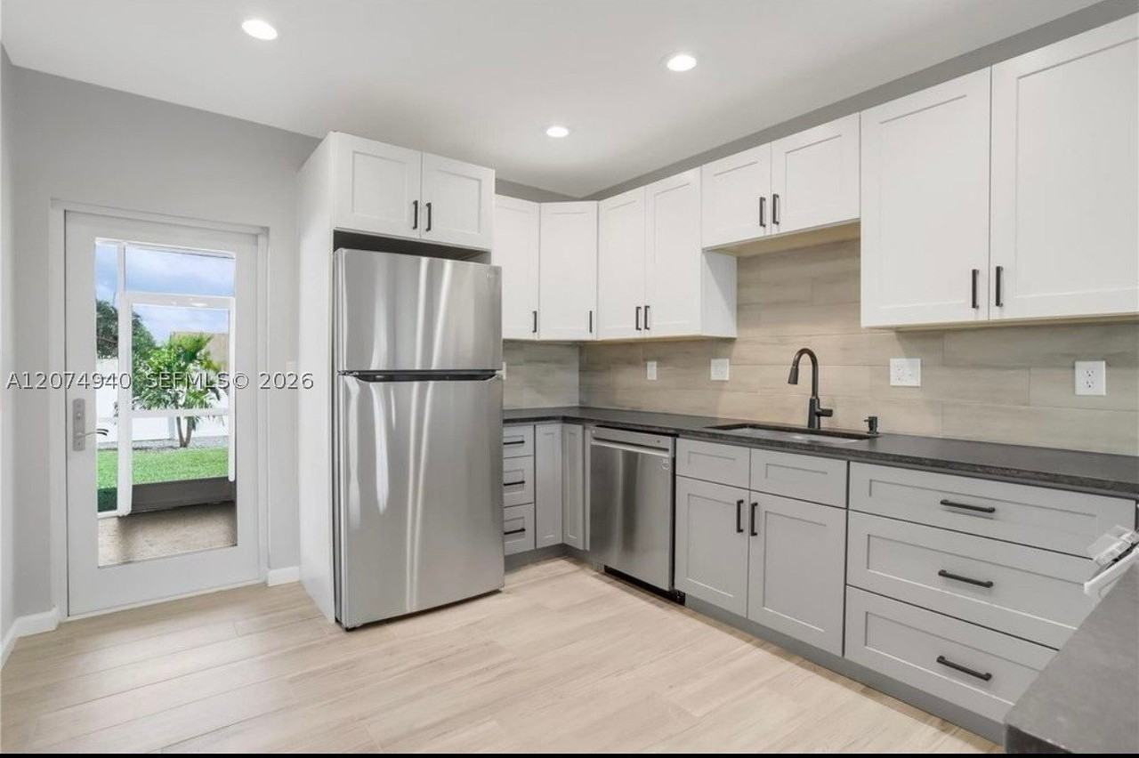 2550 N Dixie Hwy #2570 - Photo 2 of 16